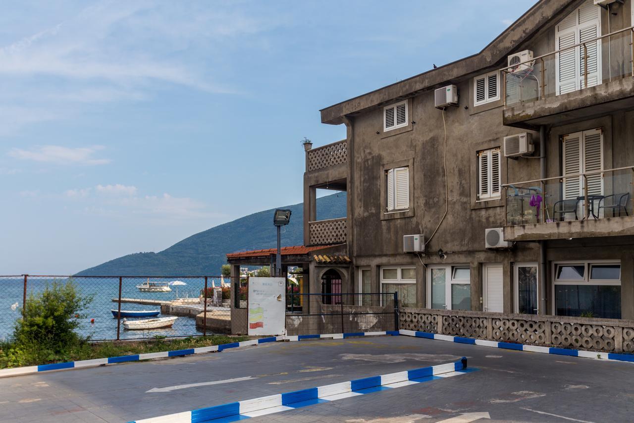 Sea Line Apartments Херцег-Нови Экстерьер фото